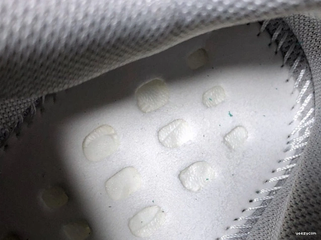 V2 Boost Adidas 'Inertia' FW2549 Yeezy 700 1212